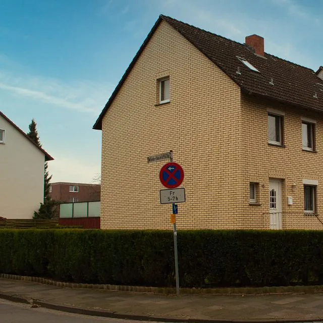 verklinkertes Mehrfamilienhaus